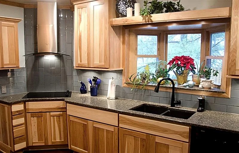 Veneer Cabinet Refacing: Is It Worth It for Your Kitchen? Post Thumbnail